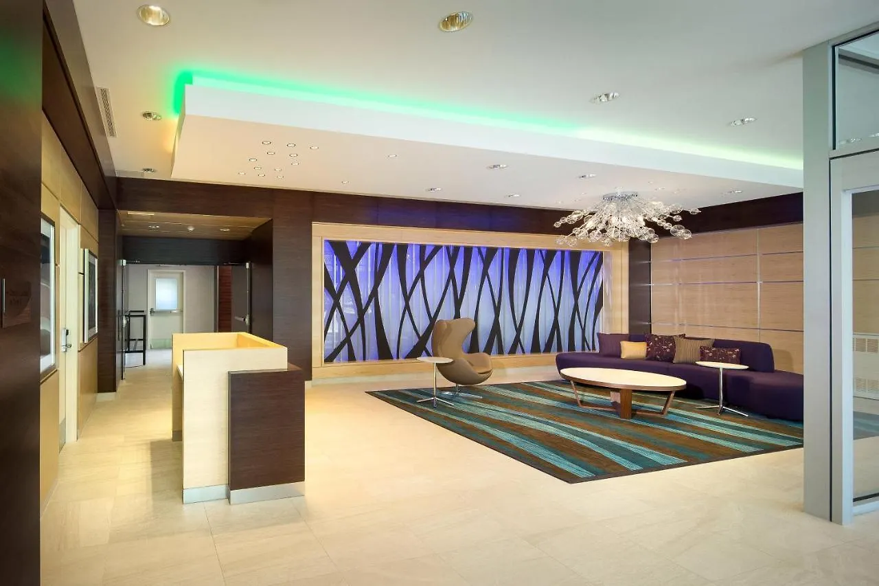 Fairfield Inn & Suites By Marriott Calgary Downtown 3*,
