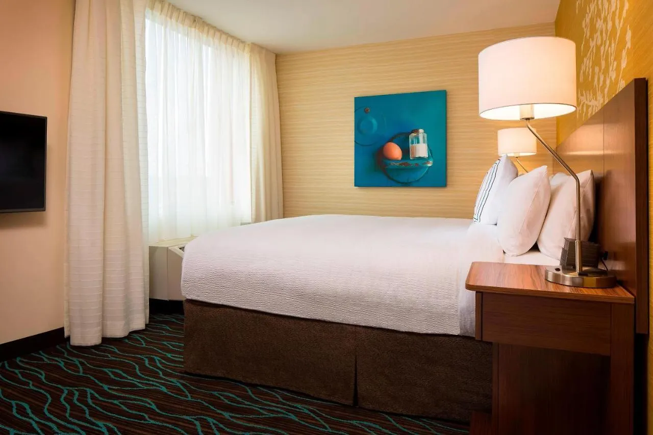 Fairfield Inn & Suites By Marriott Calgary Downtown 3*,  Canada