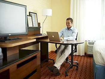 Fairfield Inn & Suites By Marriott Calgary Downtown Hotel