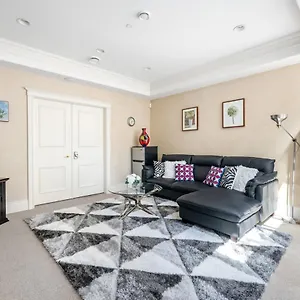 Cozy 3-bedroom In , Vancouver Canada