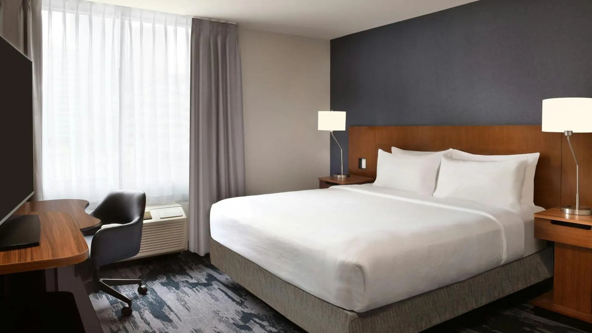 Fairfield Inn & Suites By Marriott Calgary Downtown 3*,